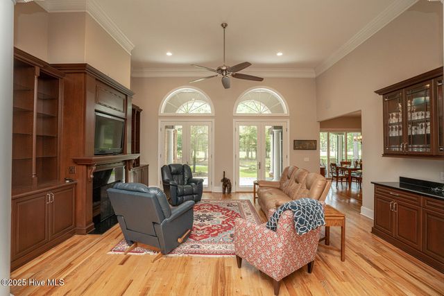 545 Gladstone Circle SW, Ocean Isle Beach, NC 28469