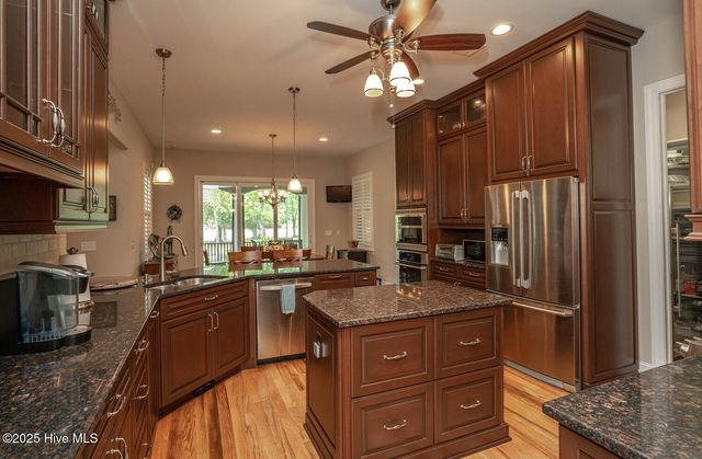 545 Gladstone Circle SW, Ocean Isle Beach, NC 28469