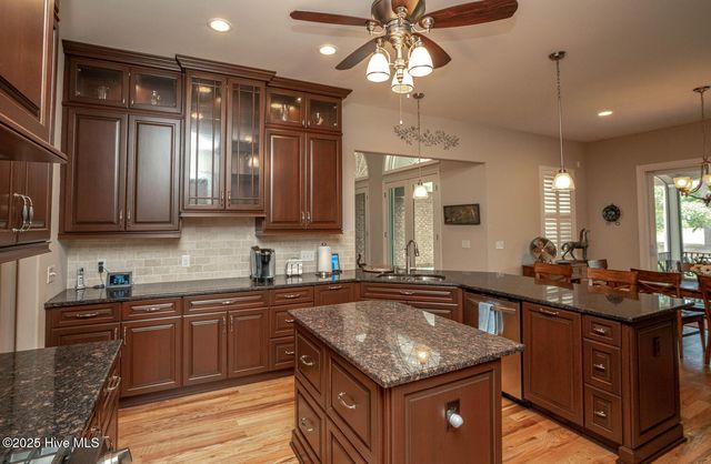 545 Gladstone Circle SW, Ocean Isle Beach, NC 28469