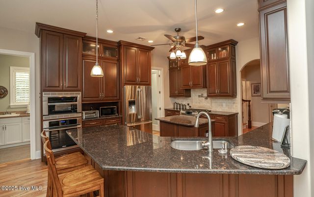 545 Gladstone Circle SW, Ocean Isle Beach, NC 28469