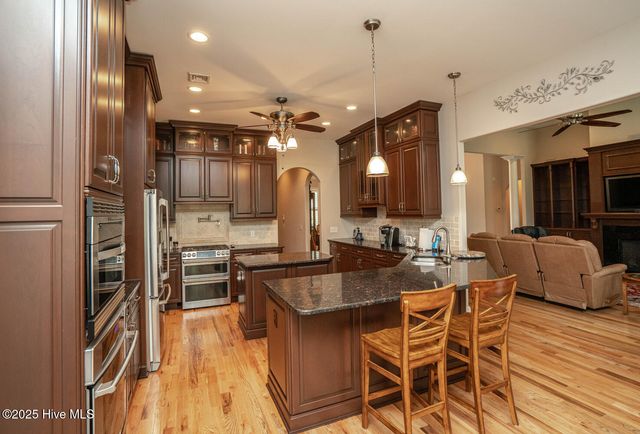 545 Gladstone Circle SW, Ocean Isle Beach, NC 28469
