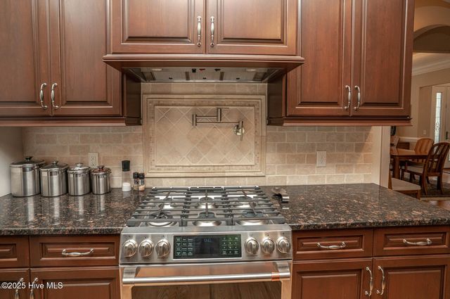 545 Gladstone Circle SW, Ocean Isle Beach, NC 28469