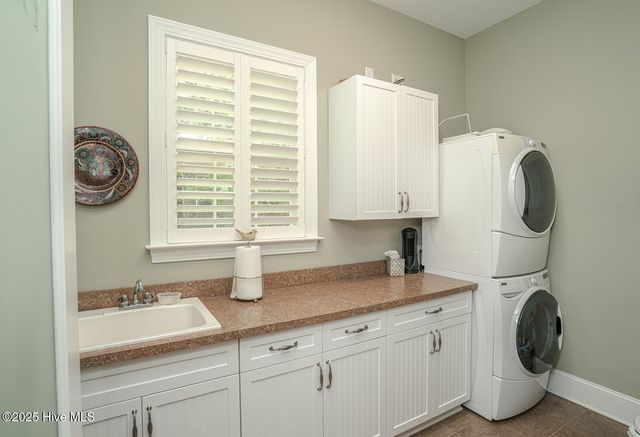 545 Gladstone Circle SW, Ocean Isle Beach, NC 28469