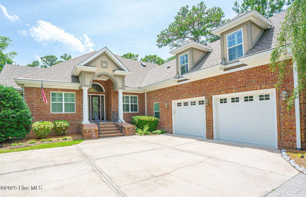 545 Gladstone Circle SW, Ocean Isle Beach, NC 28469