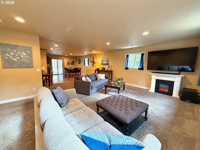 72610 DWIGHT St, Rainier, OR 97048