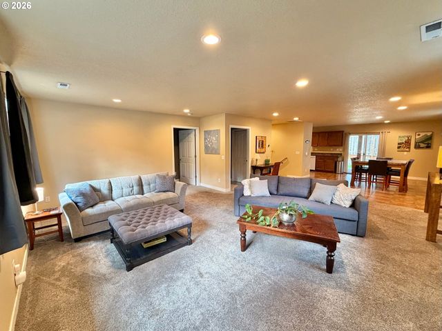 72610 DWIGHT St, Rainier, OR 97048