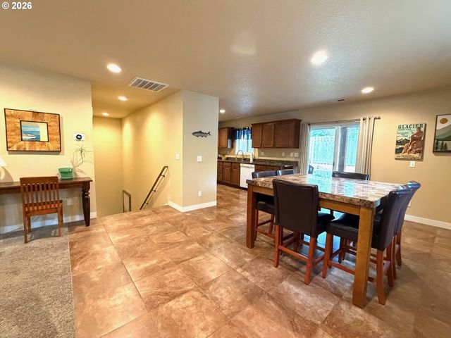 72610 DWIGHT St, Rainier, OR 97048