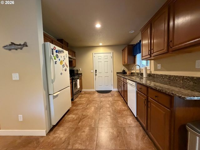 72610 DWIGHT St, Rainier, OR 97048