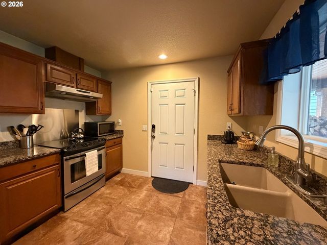 72610 DWIGHT St, Rainier, OR 97048