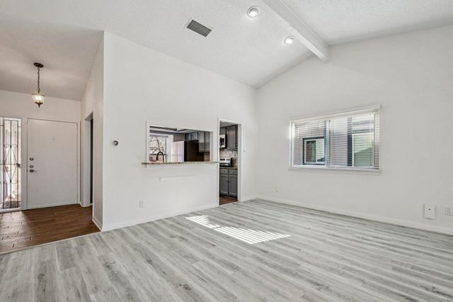 9424 Singing Quail DR 99E, Austin, TX 78758