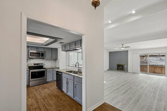 9424 Singing Quail DR 99E, Austin, TX 78758