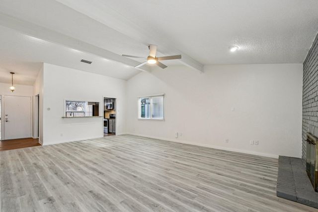 9424 Singing Quail DR 99E, Austin, TX 78758