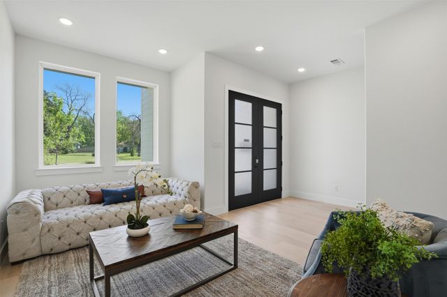 623 Parkview Avenue, Dallas, TX 75223