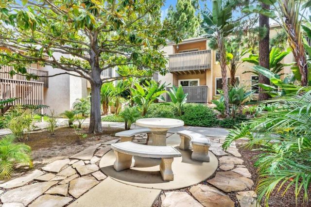8620 Via Mallorca H, La Jolla, CA 92037