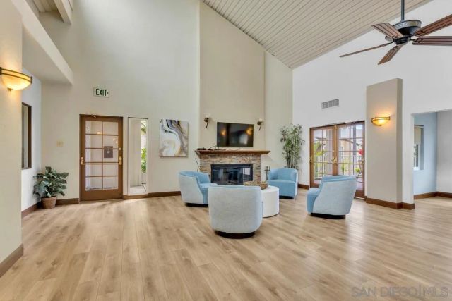 8620 Via Mallorca H, La Jolla, CA 92037