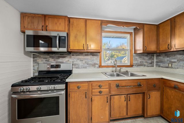 5800 W 15th St Street, Sioux Falls, SD 57106