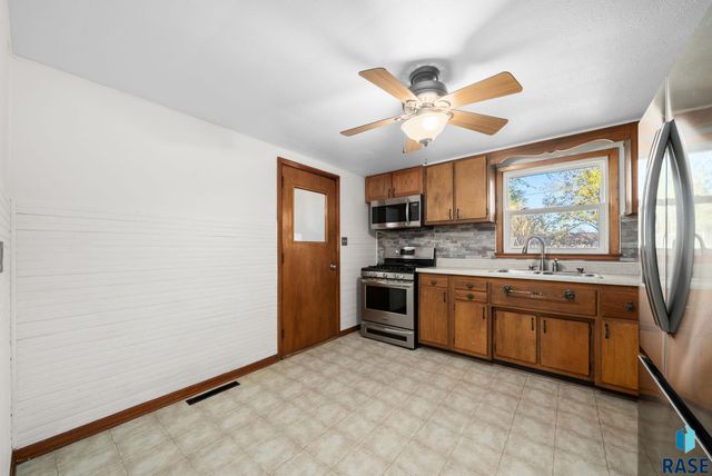 5800 W 15th St Street, Sioux Falls, SD 57106