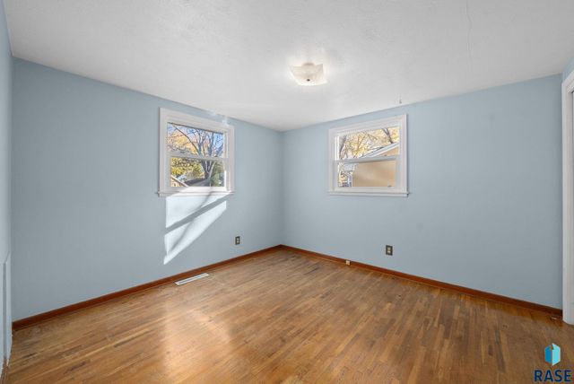 5800 W 15th St Street, Sioux Falls, SD 57106