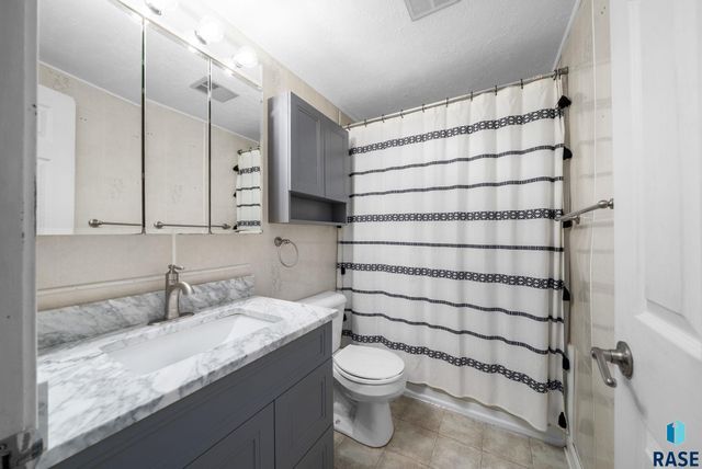 5800 W 15th St Street, Sioux Falls, SD 57106