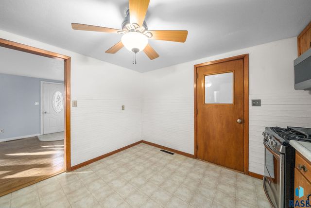 5800 W 15th St Street, Sioux Falls, SD 57106