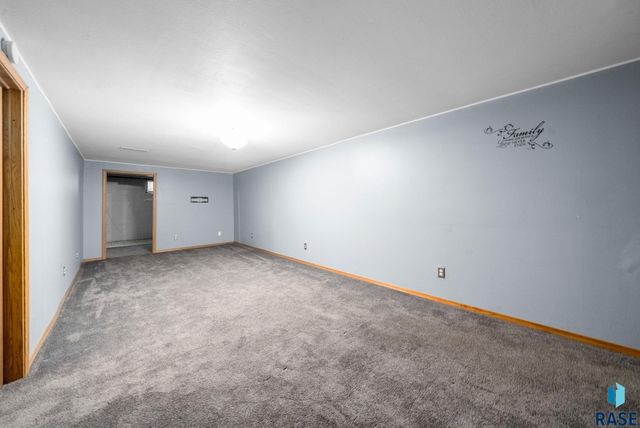 5800 W 15th St Street, Sioux Falls, SD 57106