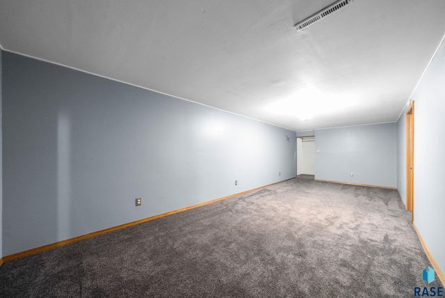 5800 W 15th St Street, Sioux Falls, SD 57106