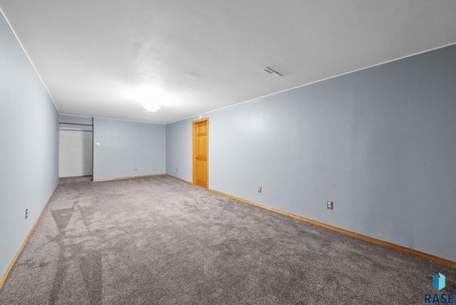 5800 W 15th St Street, Sioux Falls, SD 57106