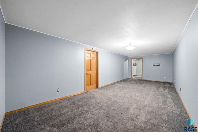 5800 W 15th St Street, Sioux Falls, SD 57106