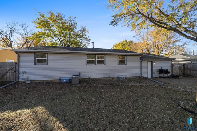 5800 W 15th St Street, Sioux Falls, SD 57106