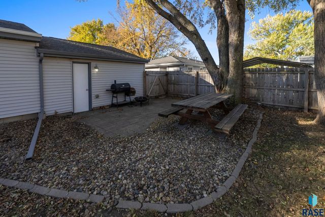 5800 W 15th St Street, Sioux Falls, SD 57106