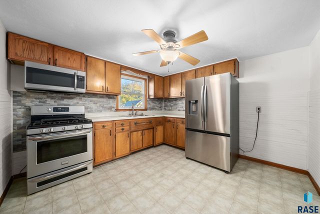 5800 W 15th St Street, Sioux Falls, SD 57106