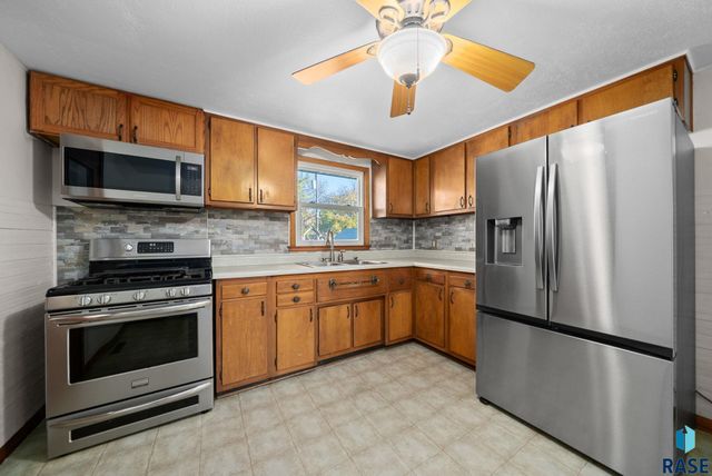 5800 W 15th St Street, Sioux Falls, SD 57106