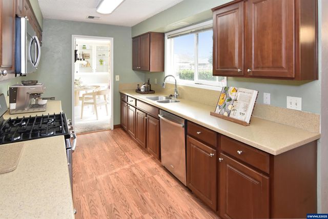 1124 Lakewood St SW, Albany, OR 97321