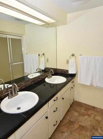 1124 Lakewood St SW, Albany, OR 97321