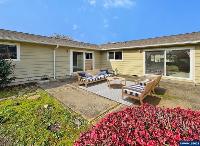 1124 Lakewood St SW, Albany, OR 97321