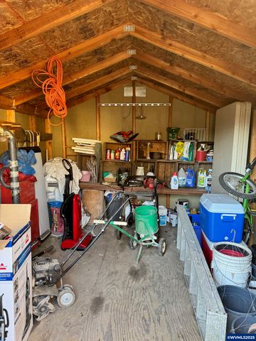 1124 Lakewood St SW, Albany, OR 97321