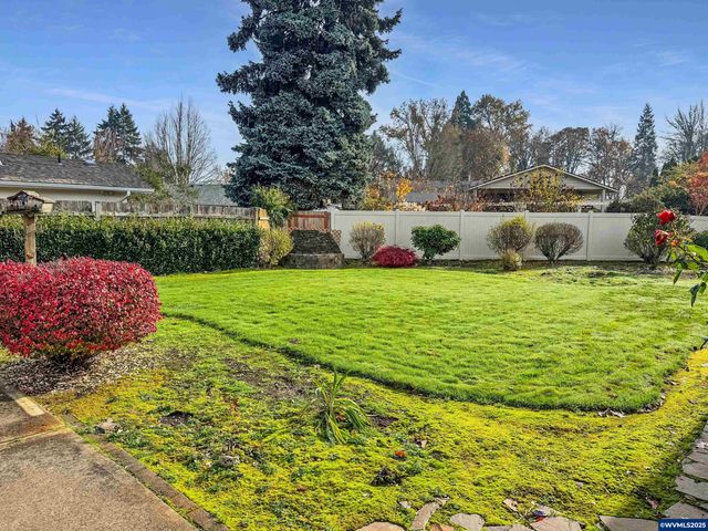 1124 Lakewood St SW, Albany, OR 97321