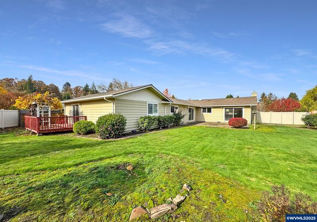 1124 Lakewood St SW, Albany, OR 97321