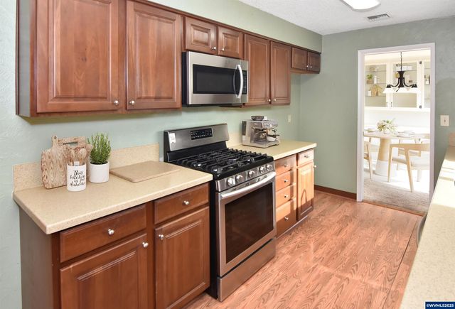 1124 Lakewood St SW, Albany, OR 97321