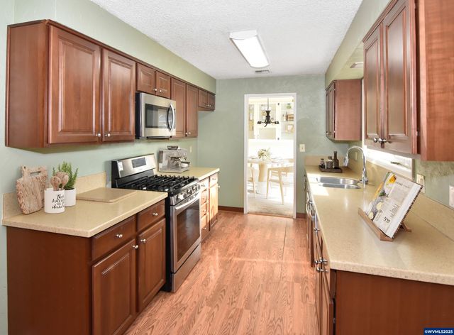 1124 Lakewood St SW, Albany, OR 97321