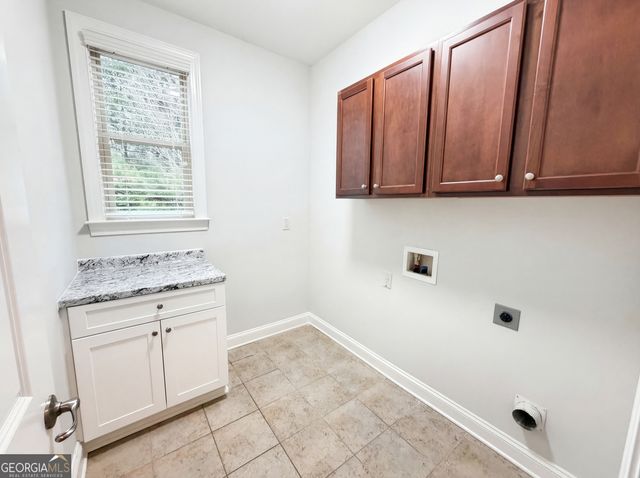 4030 Manor Place Drive, Roswell, GA 30075