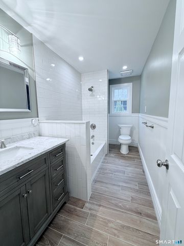 67 Faire Harbour Place, New London, CT 06320