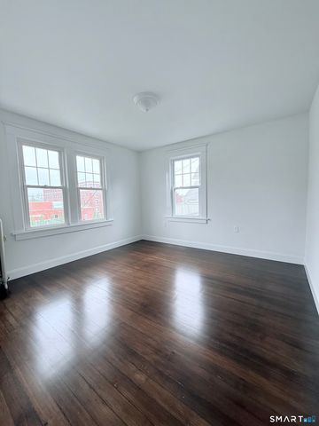 67 Faire Harbour Place, New London, CT 06320