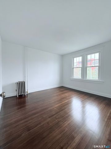 67 Faire Harbour Place, New London, CT 06320