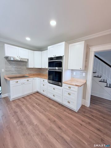 67 Faire Harbour Place, New London, CT 06320