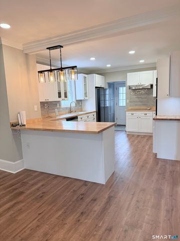 67 Faire Harbour Place, New London, CT 06320