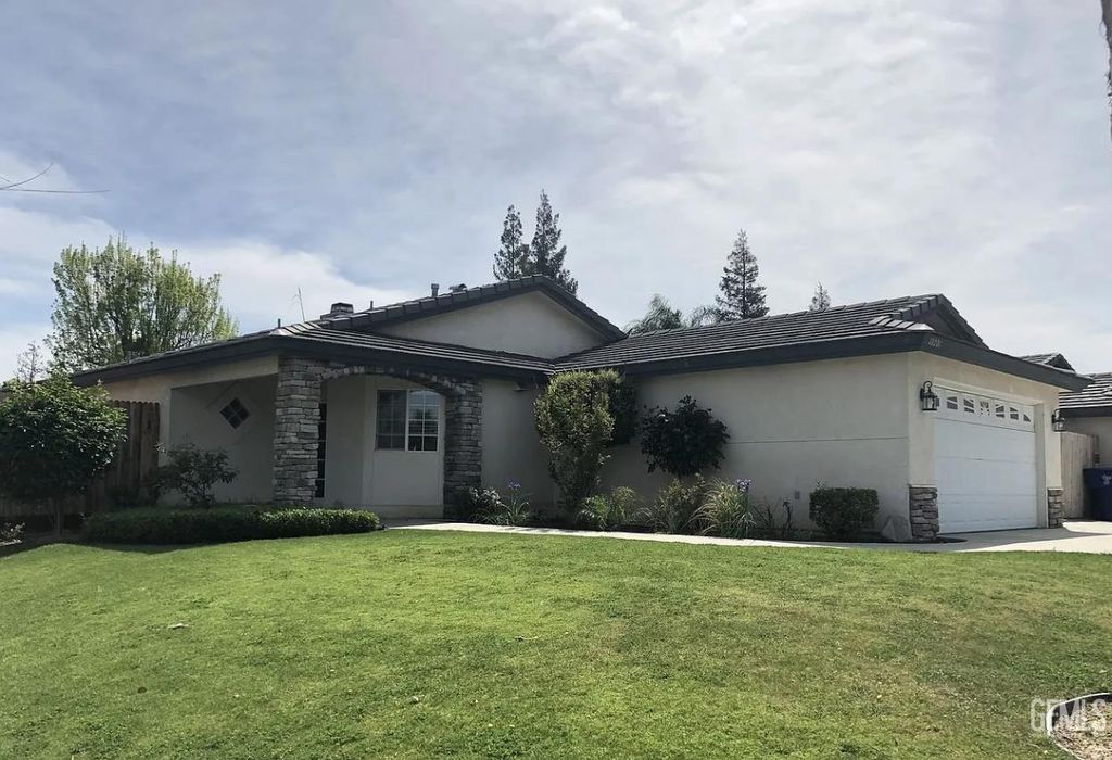 10201 Iroquois Lane, Bakersfield, CA 93312