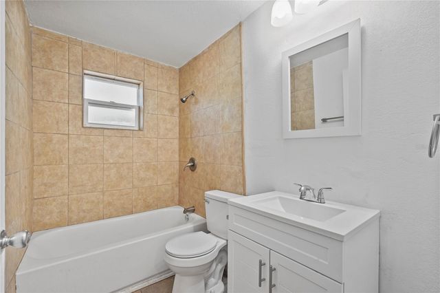 1730 N ORANGE STREET, Mount Dora, FL 32757