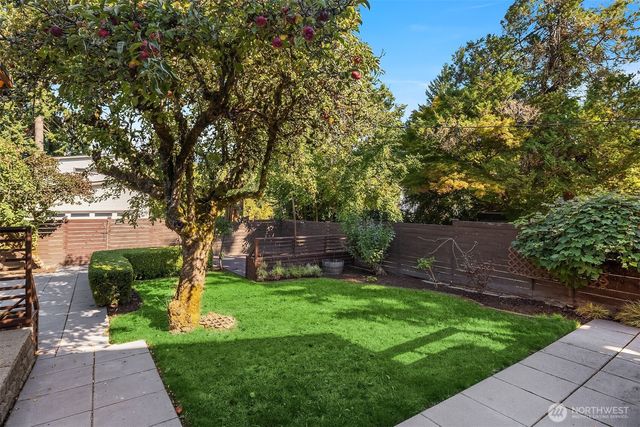 1016 NE 95th Street, Seattle, WA 98115