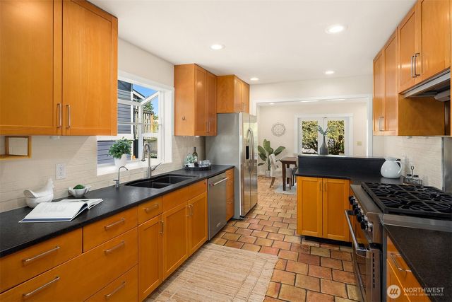 1016 NE 95th Street, Seattle, WA 98115